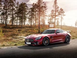 BMW XM Label Red 2024